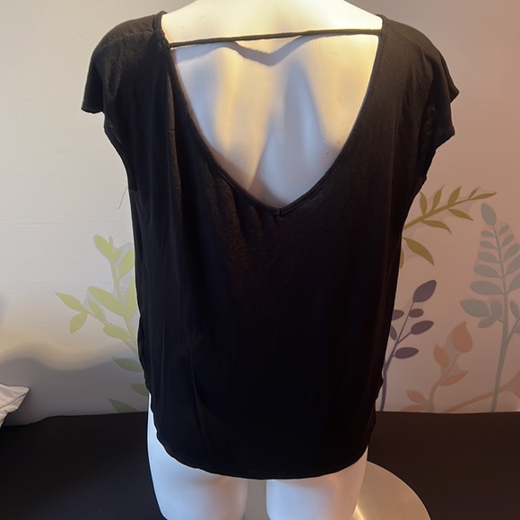 4/$20 Suzy Shier XL tops with shoulder detail - Picture 4 of 4